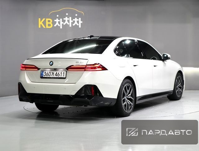 BMW 5 Series (G60)