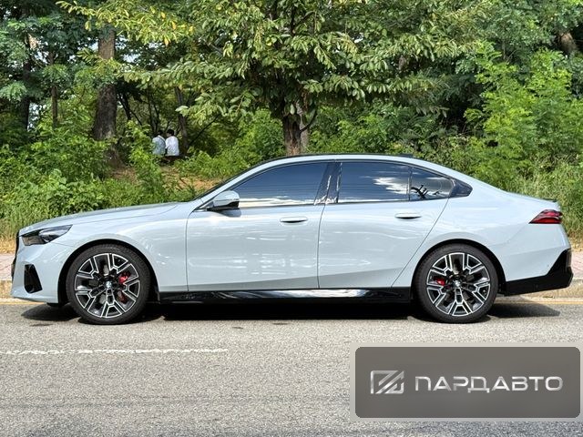 BMW 5 Series (G60)