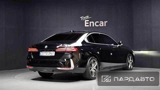 BMW 5 Series (G60)