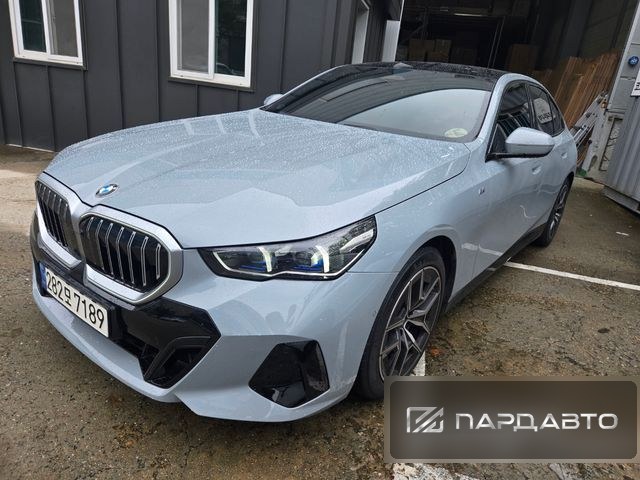 BMW 5 Series (G60)