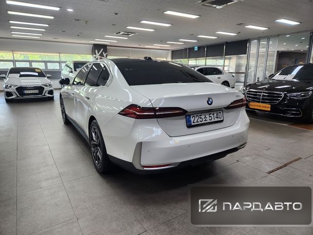 BMW 5 Series (G60)