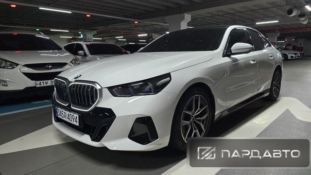 BMW 5 Series (G60)