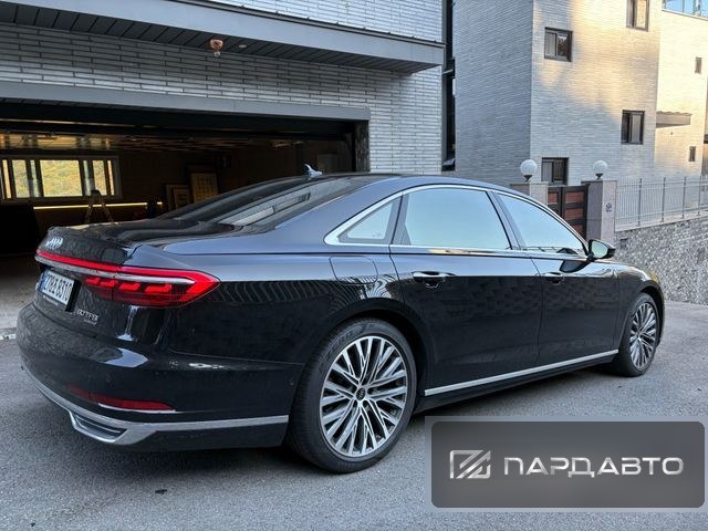 Audi A8 (D5)
