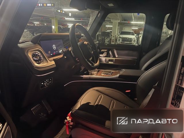 Mercedes-Benz G-Class (W465)