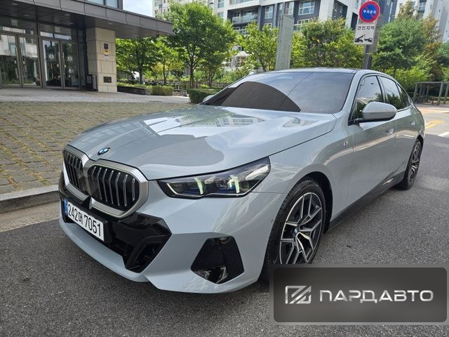 BMW 5 Series (G60)