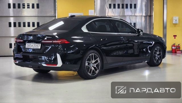 BMW 5 Series (G60)