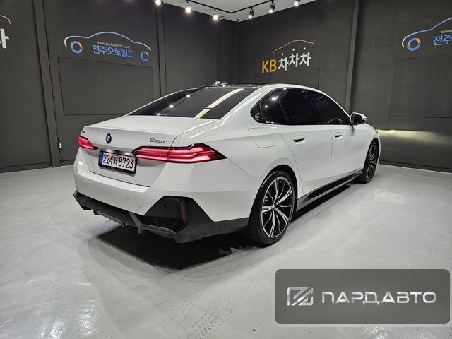BMW 5 Series (G60)
