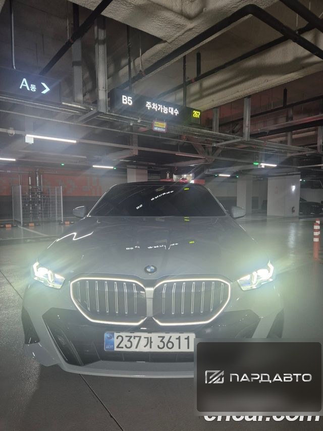 BMW 5 Series (G60)