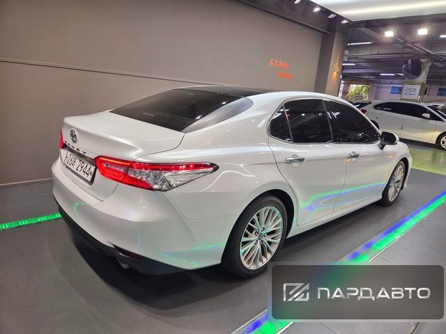 Toyota Camry (XV70)