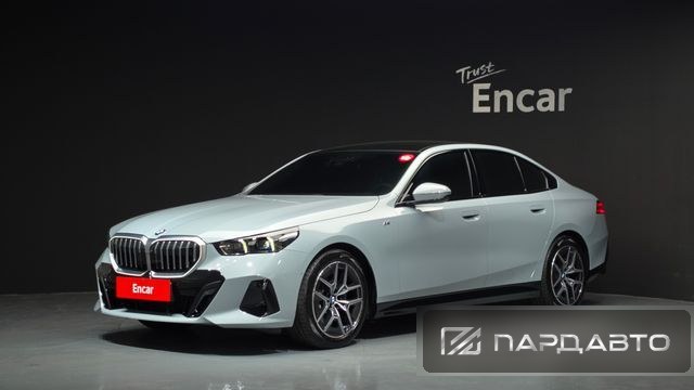 BMW 5 Series (G60)