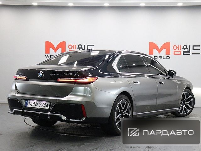 BMW 7 Series (G70)