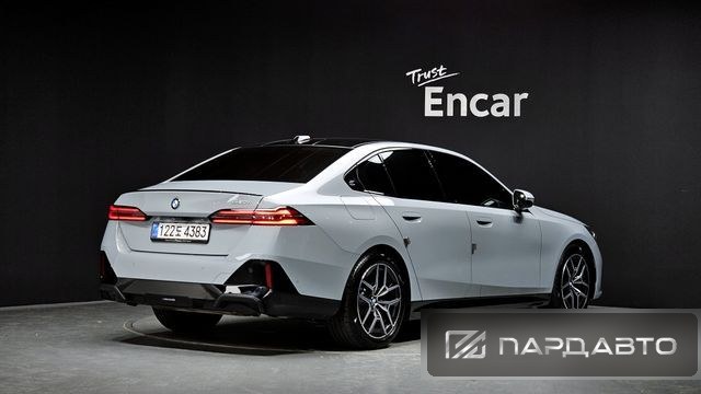 BMW 5 Series (G60)