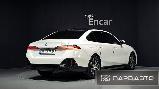 BMW 5 Series (G60)