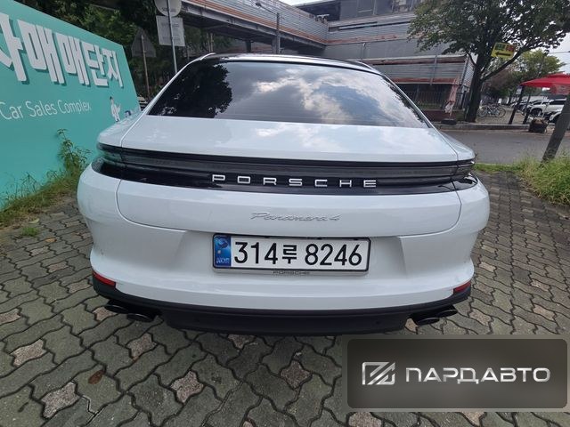 Porsche Panamera (976)