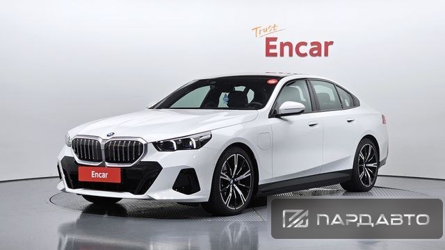 BMW 5 Series (G60)