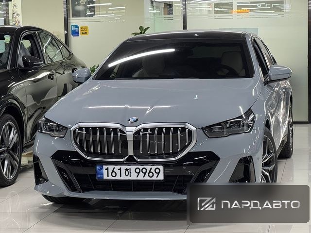 BMW 5 Series (G60)