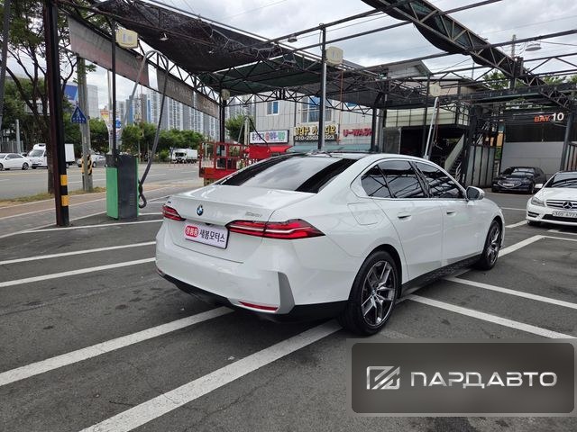 BMW 5 Series (G60)