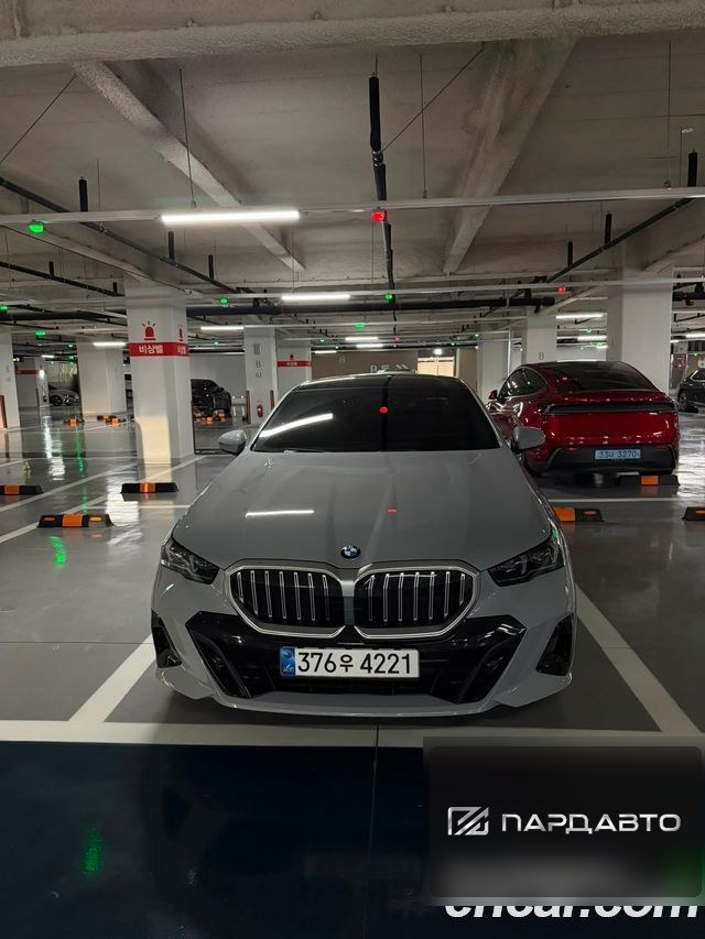 BMW 5 Series (G60)