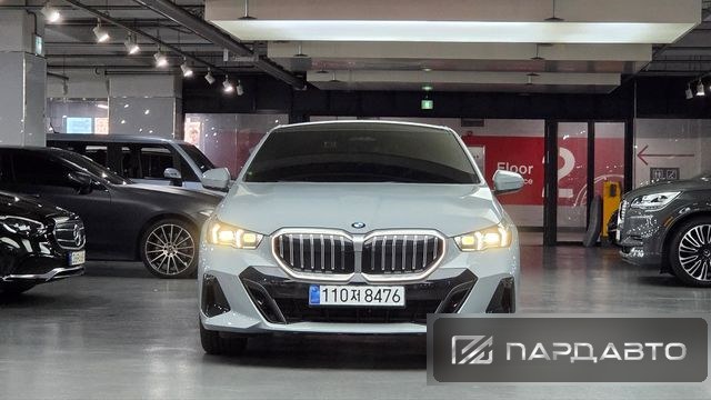 BMW 5 Series (G60)