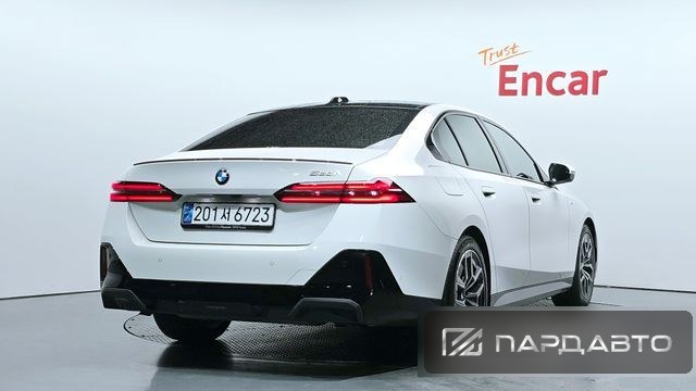 BMW 5 Series (G60)