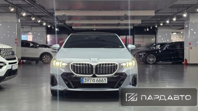 BMW 5 Series (G60)