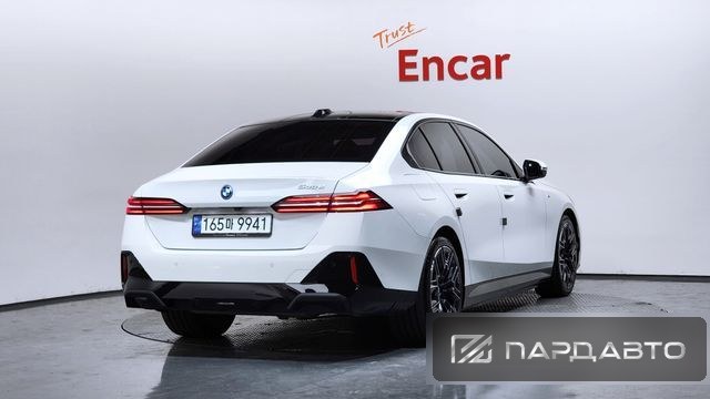 BMW 5 Series (G60)
