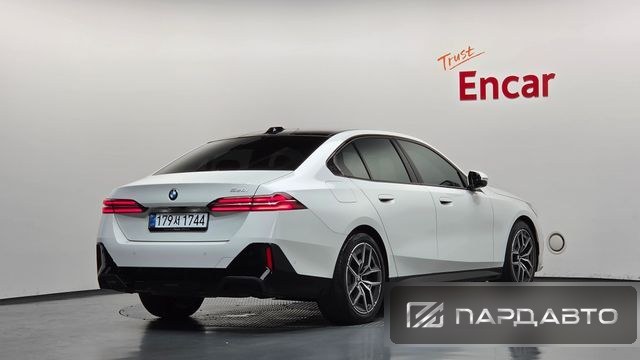 BMW 5 Series (G60)
