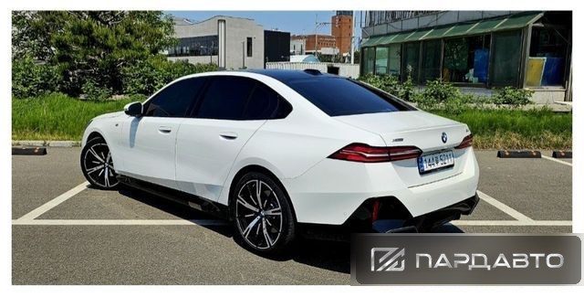 BMW 5 Series (G60)