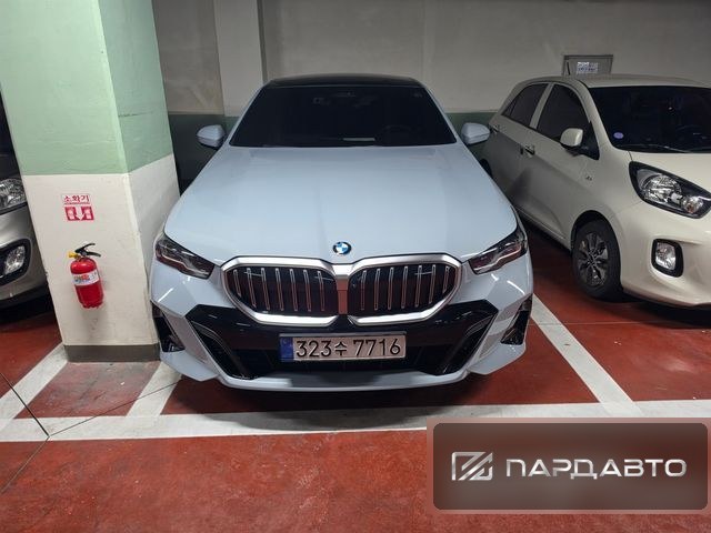 BMW 5 Series (G60)