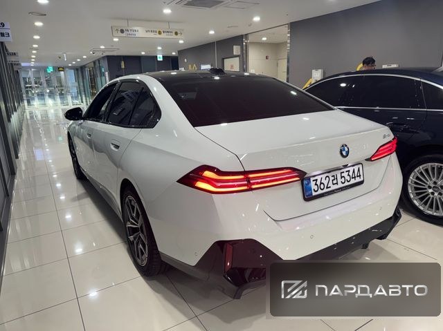 BMW 5 Series (G60)