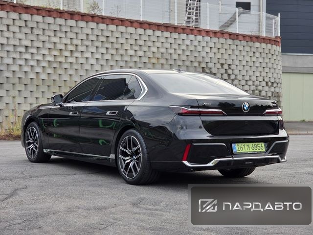 BMW 7 Series (G70)