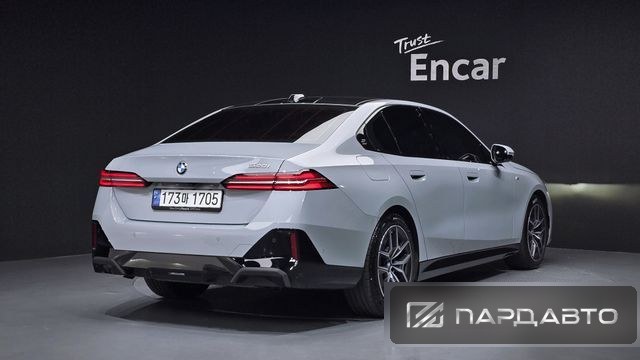 BMW 5 Series (G60)