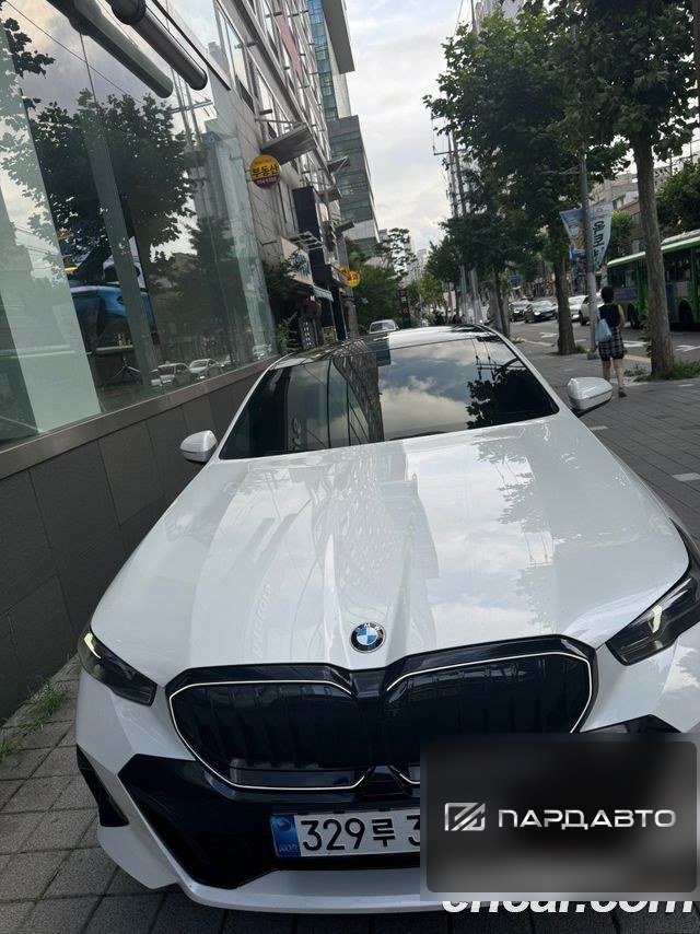 BMW 5 Series (G60)