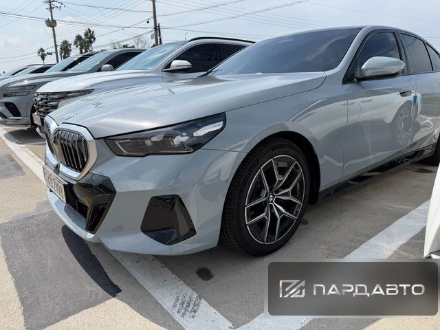 BMW 5 Series (G60)