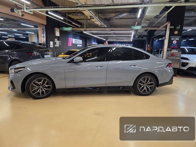 BMW 5 Series (G60)