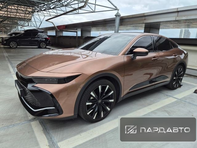 Toyota Crown Crossover