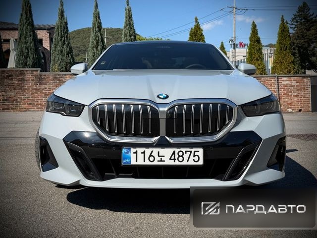 BMW 5 Series (G60)