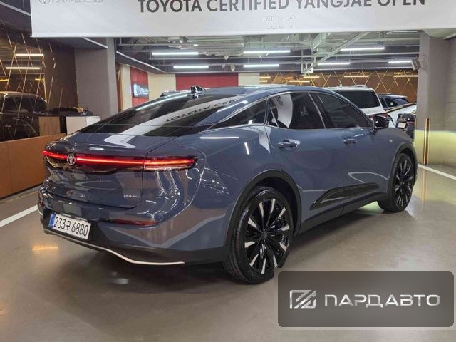 Toyota Crown Crossover