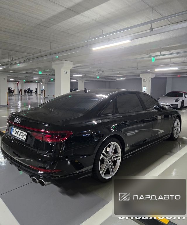 Audi A8 (D5)