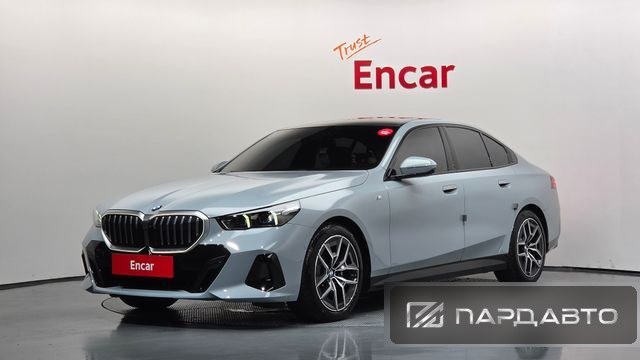 BMW 5 Series (G60)