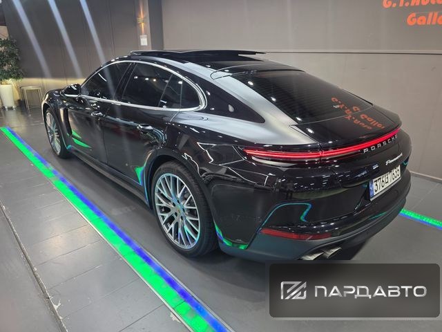 Porsche Panamera (976)