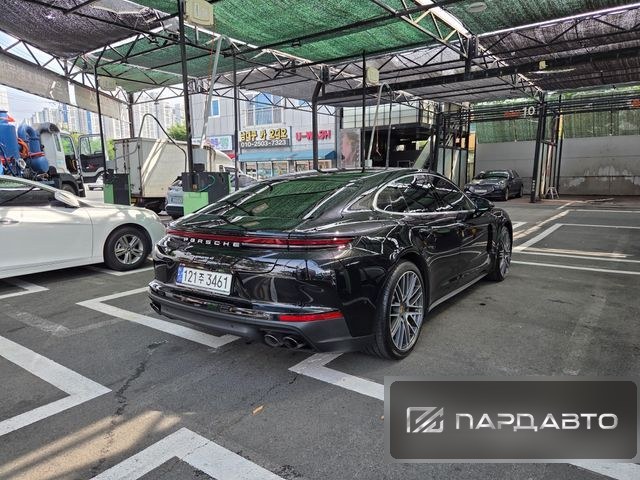Porsche Panamera (976)