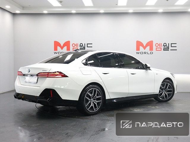 BMW 5 Series (G60)