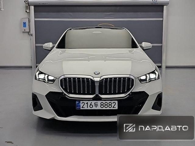 BMW 5 Series (G60)