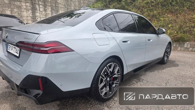 BMW 5 Series (G60)