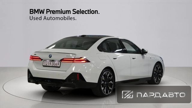 BMW 5 Series (G60)