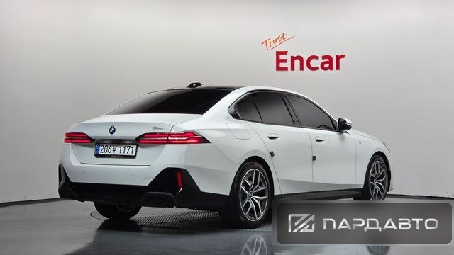 BMW 5 Series (G60)