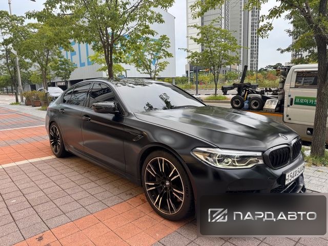 BMW M5 (F90)