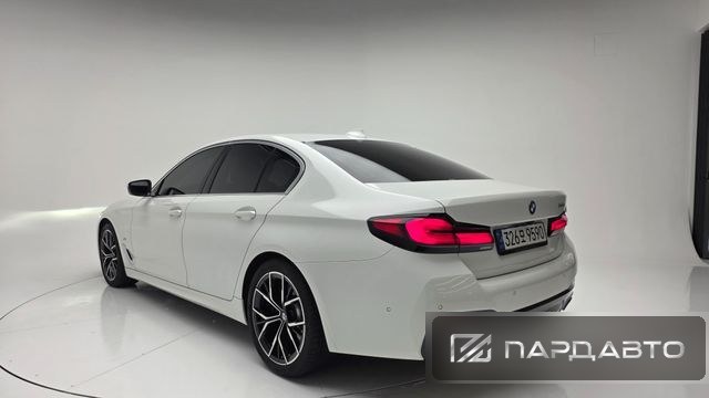 BMW 5 Series (G30)
