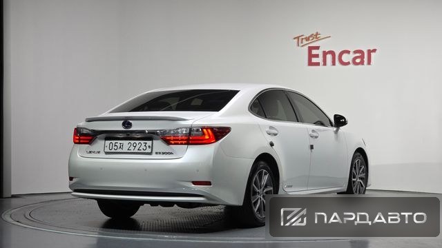Lexus ES300h (XV60)